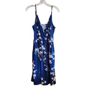 Women's navy dress with floral pattern. Size Large.‎ POCKETS.